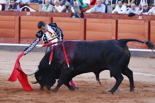 Perera y Borja Jiménez, a hombros en La Glorieta