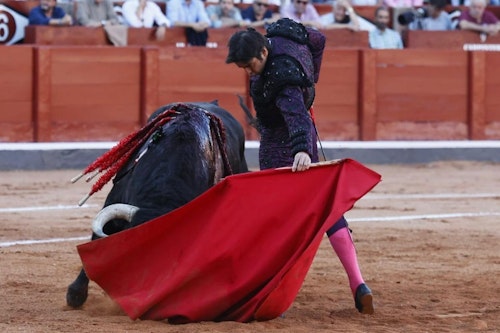 Perera y Borja Jiménez, a hombros en La Glorieta