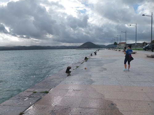 La marea viva lleva al límite a los muelles de Cantabria