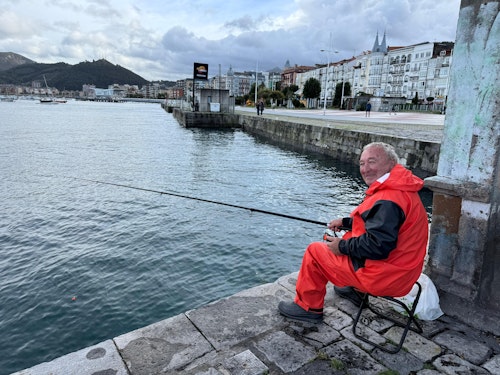 La marea viva lleva al límite a los muelles de Cantabria