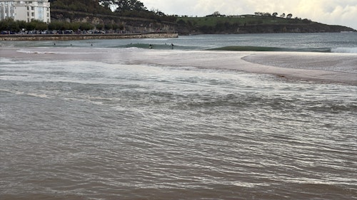 La marea viva lleva al límite a los muelles de Cantabria