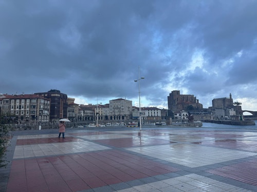 La marea viva lleva al límite a los muelles de Cantabria