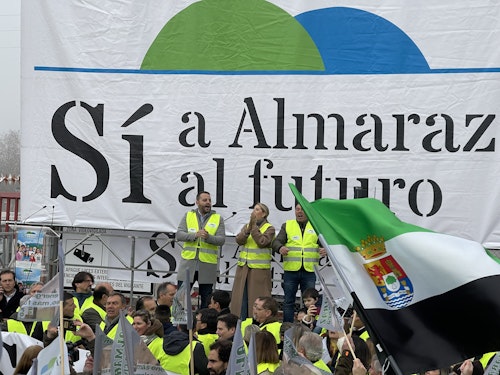 Así hemos narrado la manifestación contra el fin de la central de Almaraz