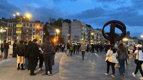1.500 jóvenes recorren Bilbao en protesta por el desalojo del gaztetxe de Rekalde