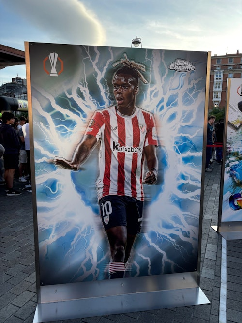 Las aficiones del Tottenham y United protagonizan una jornada festiva en Bilbao con incidentes puntuales