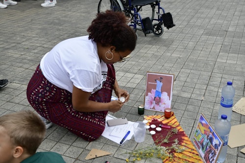 Concentración por la muerte del joven abatido en el aeropuerto de Gran Canaria, en directo: «¿Por qué no le dispararon solo en la pierna?»