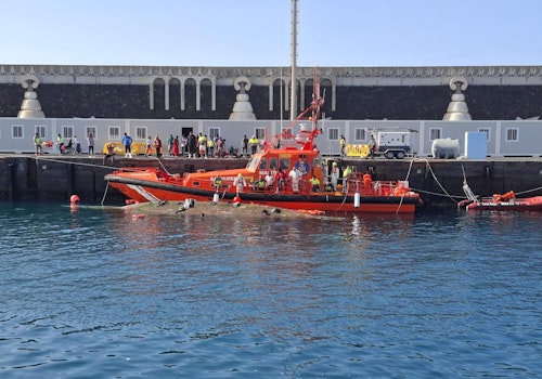 Vuelco mortal de un cayuco en El Hierro: llevaba más de diez días de travesía y al menos 20 niños a bordo