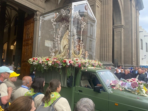 La Bajada de la Virgen del Pino: concluye el recorrido, la patrona ya está dentro de la catedral