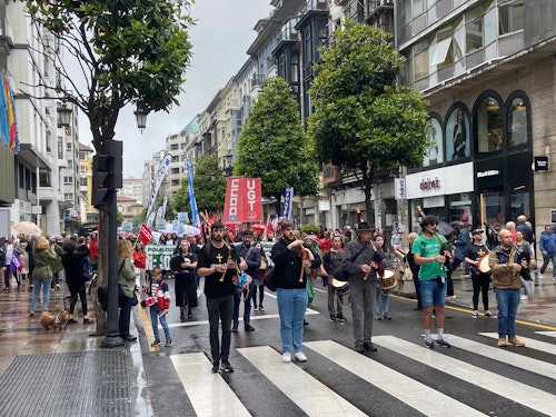 Así ha sido la multitudinaria protesta por la educación: «Mañana habrá huelga»