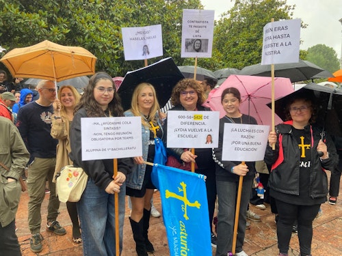 Así ha sido la multitudinaria protesta por la educación: «Mañana habrá huelga»