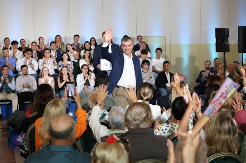 Feijóo visita Gran Canaria, en directo: el líder del PP asegura que tratará la inmigración «sin demagogia y sin efecto llamada»