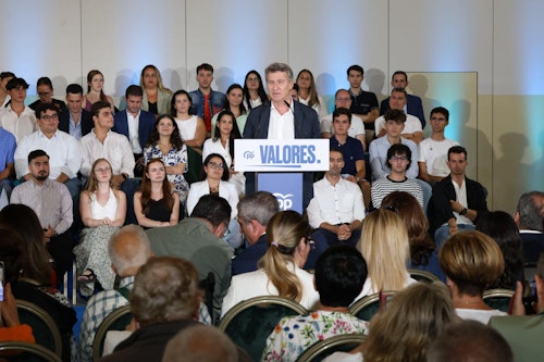 Feijóo visita Gran Canaria, en directo: el líder del PP asegura que tratará la inmigración «sin demagogia y sin efecto llamada»
