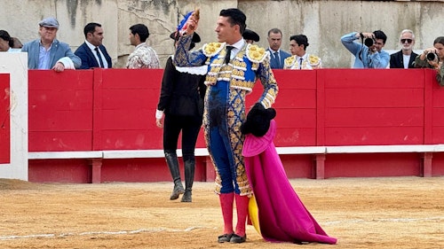 En directo, Nimes: Marco Pérez conquista el anfiteatro en su alternativa