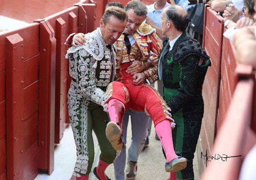 Final del festejo: Damián Castaño corta una oreja y acaricia la puerta grande en una tarde épica en Santander