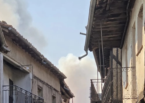 Incendio en La Alberca: vecinos desalojados, nivel 2 y más de 40 medios