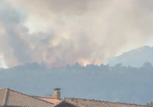 Incendio en La Alberca: vecinos desalojados, nivel 2 y más de 40 medios
