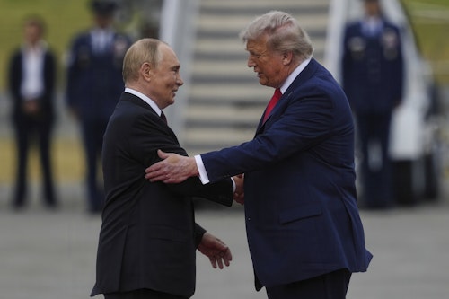 Trump ve Putin görüşme yerine ulaştı
