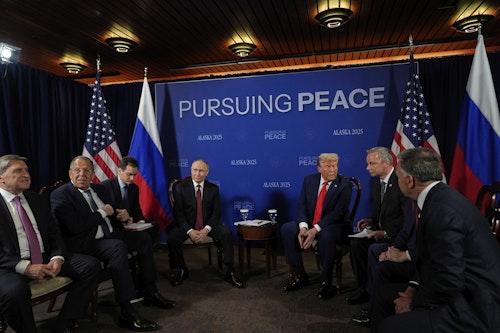 Trump ve Putin, Ukrayna'daki savaşı sona erdirmek için 'yüksek riskli' görüşmelere başladı