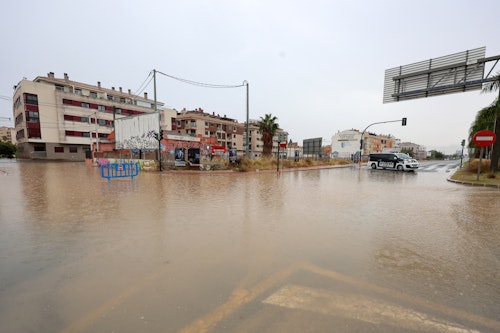 Rescate de conductores y carreteras cortadas por las fuertes lluvias en la Región de Murcia