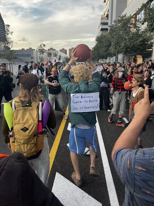 Así ha sido el directo de la manifestación ante un Roig Arena blindado para el Valencia Basket-Hapoel