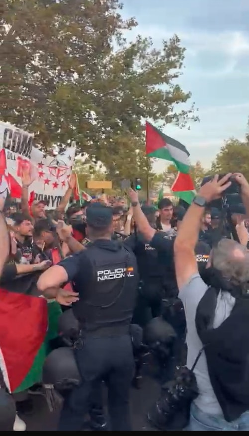 Así ha sido el directo de la manifestación ante un Roig Arena blindado para el Valencia Basket-Hapoel