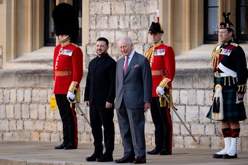 Ο βασιλιάς Κάρολος Γ΄ συναντά τον Ουκρανό Ζελένσκι στο Ουίνδσορ