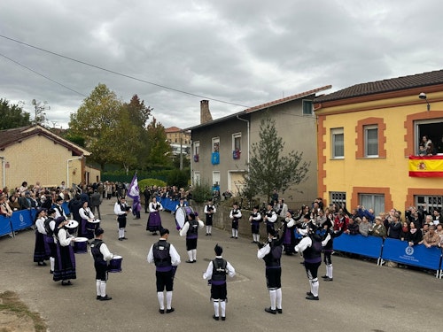 «¡Valdesoto es un pueblo afayadizu!»: así te hemos contado el recorrido de la Familia Real