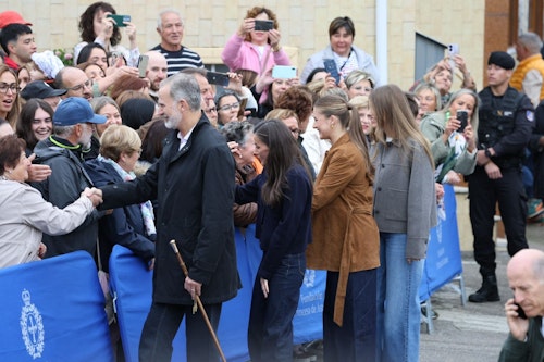 «¡Valdesoto es un pueblo afayadizu!»: así te hemos contado el recorrido de la Familia Real