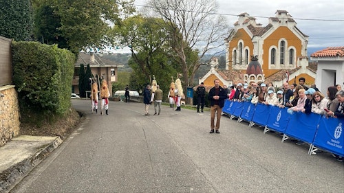 «¡Valdesoto es un pueblo afayadizu!»: así te hemos contado el recorrido de la Familia Real