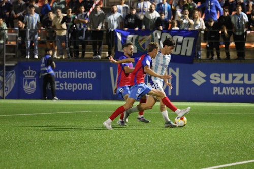 Directo | El Málaga vence en Estepona, aunque con más sufrimiento del que esperaba (1-3)