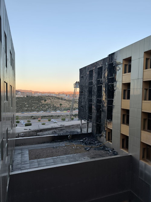 Así hemos contado en directo el incendio del hospital Santa Lucía de Cartagena