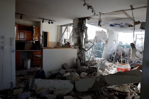 Σε φωτογραφίες: Ιρανικές επιδρομές έπληξαν το Τελ Αβίβ και τη Δυτική Όχθη