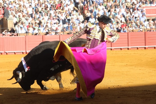 Toros en Sevilla, en directo: sigue la corrida del Domingo de Resurrección con Morante, Roca Rey y David de Miranda