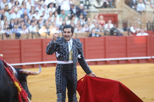 Toros en Sevilla, en directo: sigue la corrida del Domingo de Resurrección con Morante, Roca Rey y David de Miranda