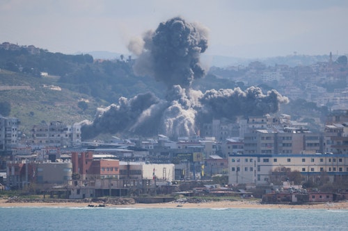 📸 En images : les frappes se poursuivent au Liban, malgré le cessez-le-feu