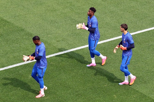 Teams take the pitch to warm-up