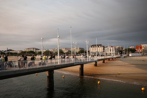 đ· En images â le Cap-Ferret Ă©vacuĂ© par bateaux