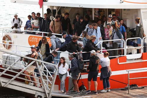 đ· En images â le Cap-Ferret Ă©vacuĂ© par bateaux