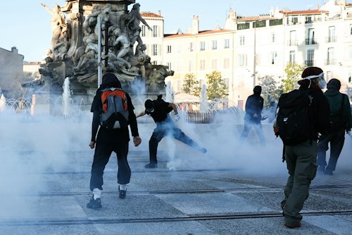 📸 Police fire tear gas at protesters in Marseille