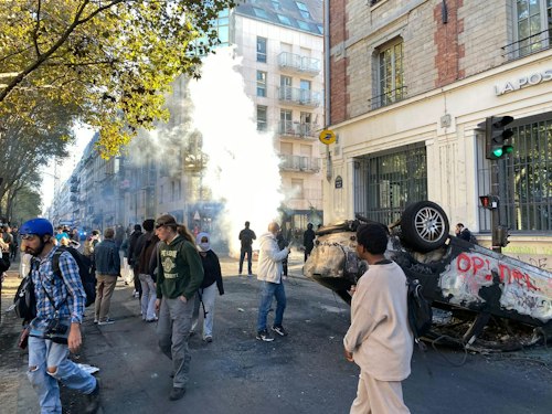 📸 Des départs de feu signalés aux abords de la place de la République