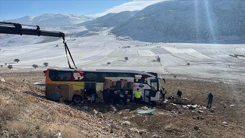Afyonkarahisar'da yolcu otobüsü devrildi: 8 ölü, 35 yaralı